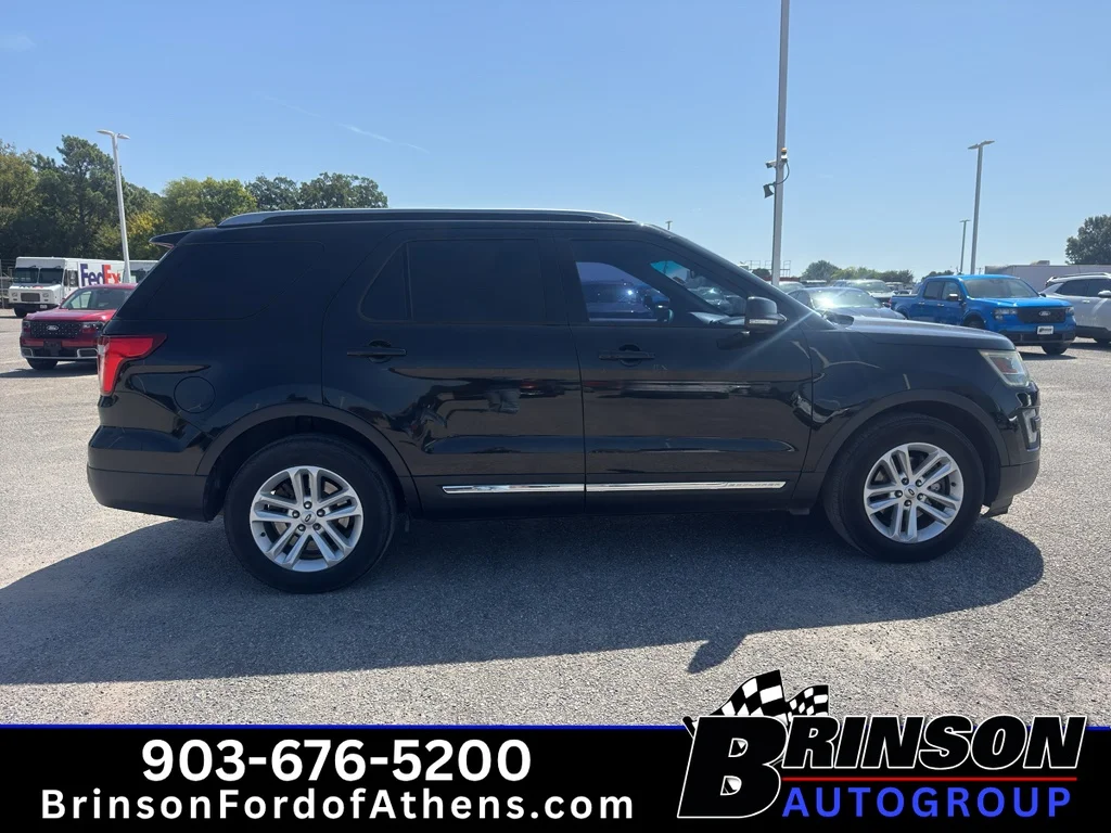 Used 2017 Shadow Black Ford XLT image 4