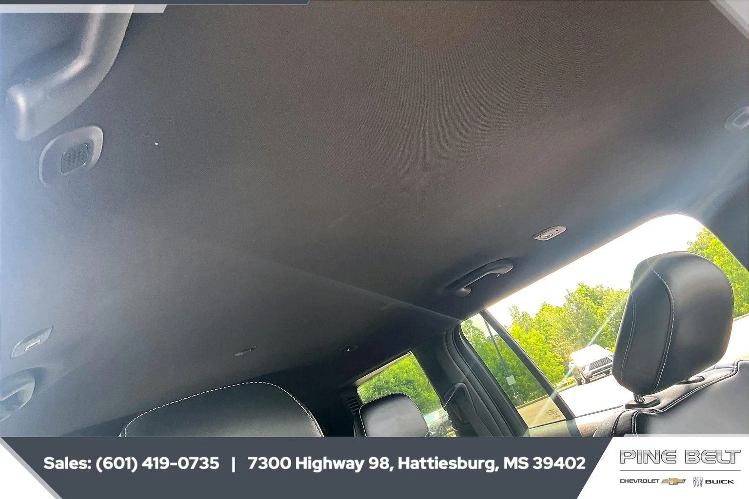 Used 2025 Diamond Black Crystal Pearlcoat Jeep Limited image 16