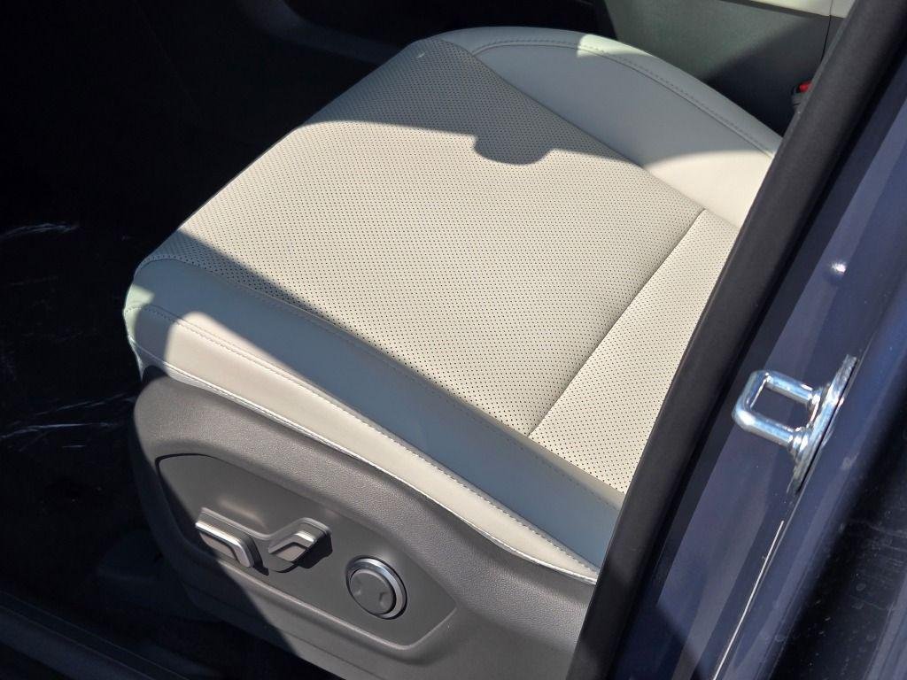 New 2027 Blue Hyundai SEL AWD image 25