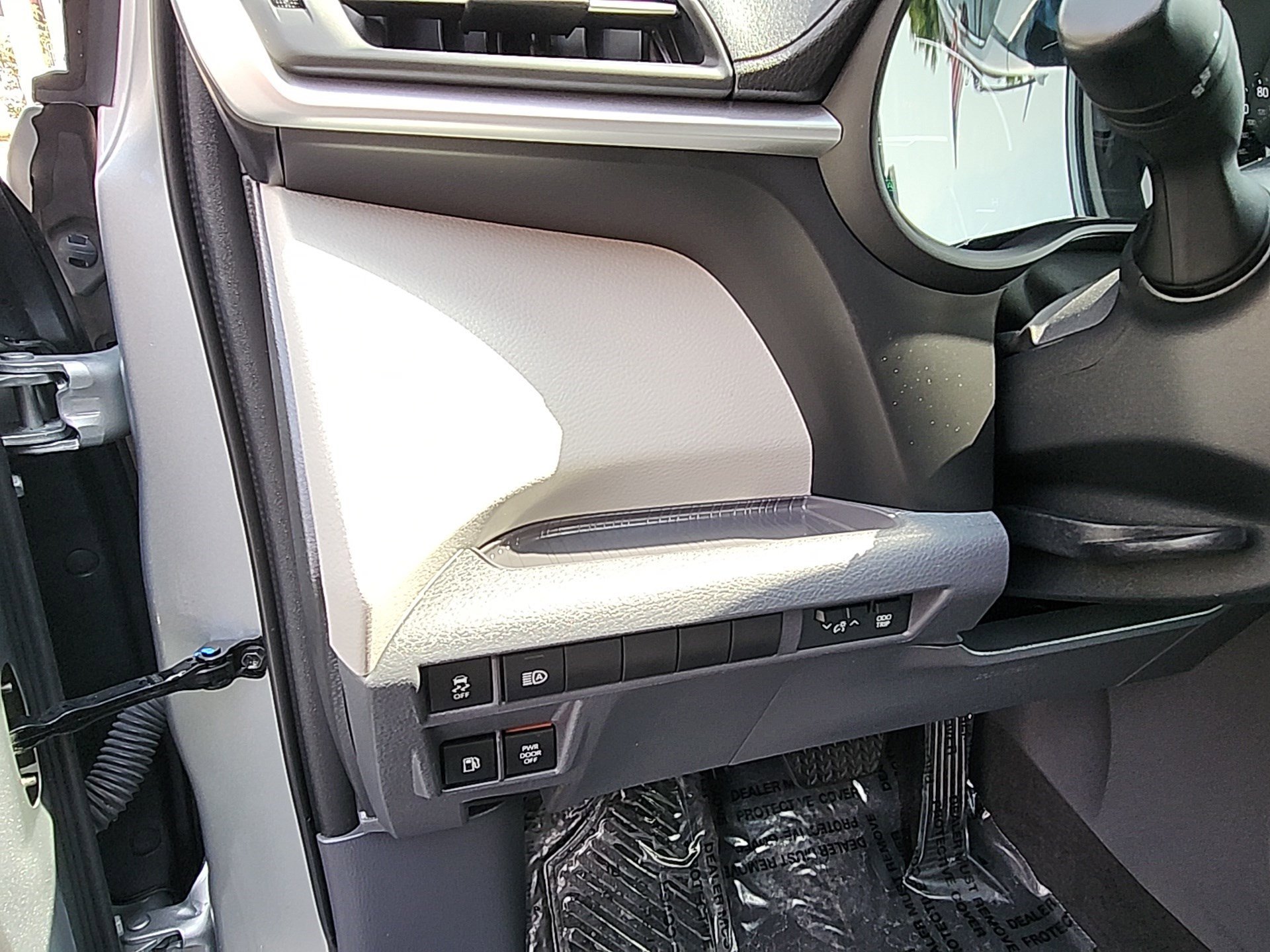 2023 Toyota Sienna XLE - Photo 13