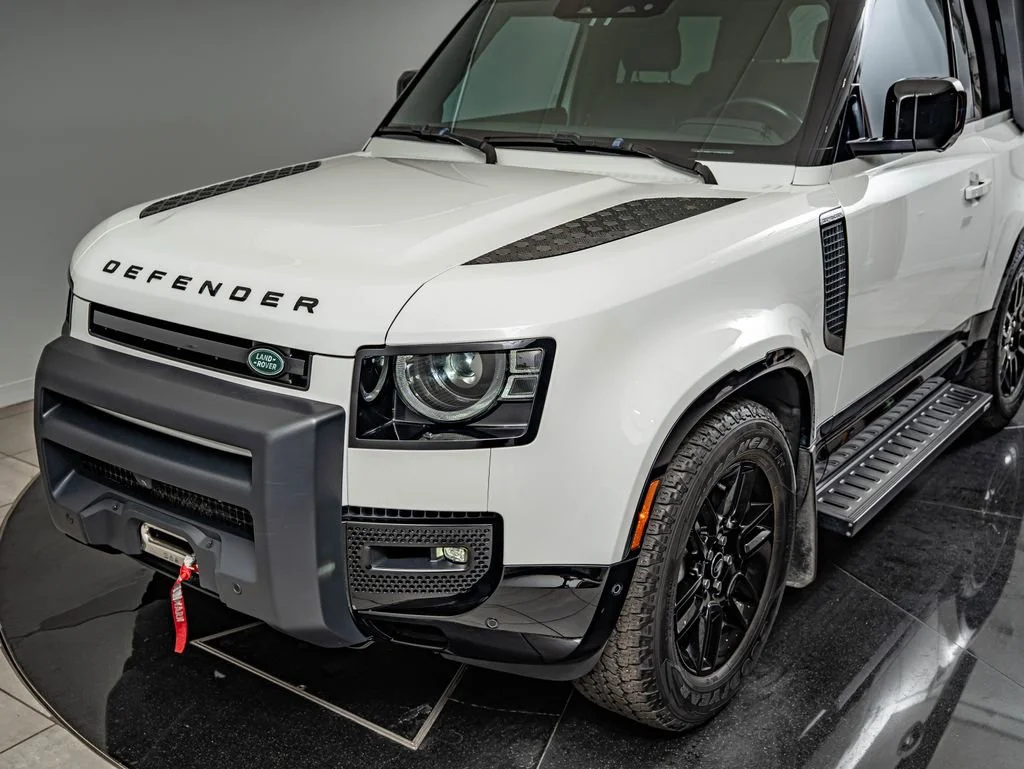 Used 2023 Fuji White Land Rover X-Dynamic SE image 14