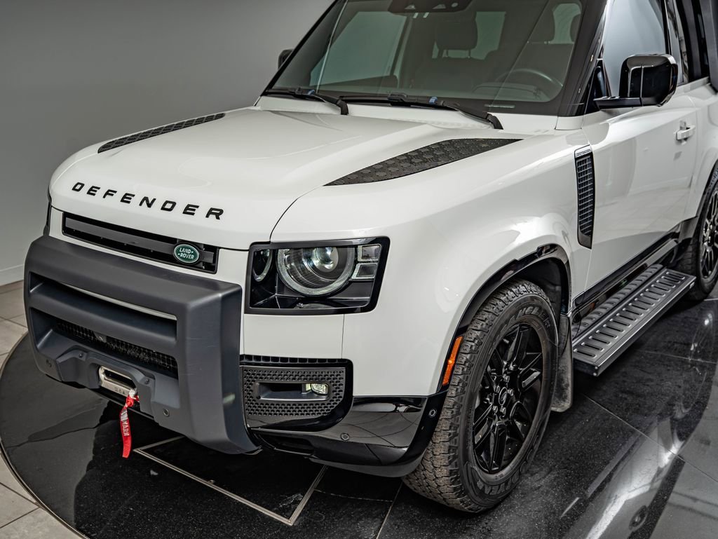 Used 2023 Fuji White Land Rover X-Dynamic SE image 14