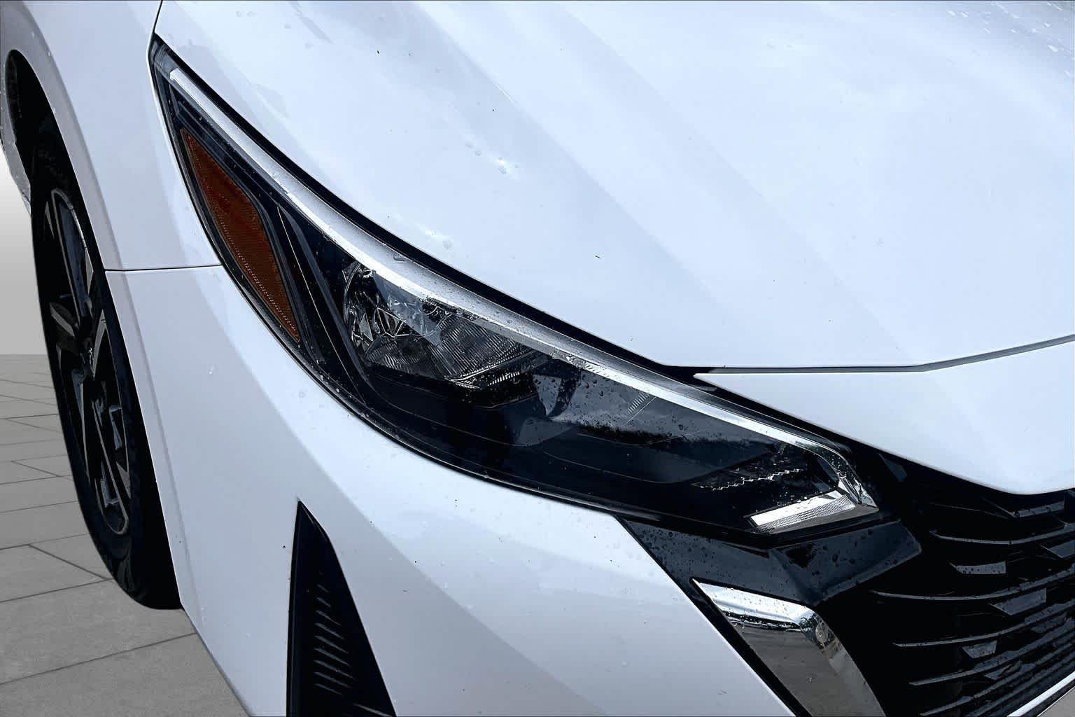Used 2025 Fresh Powder Nissan SV image 25