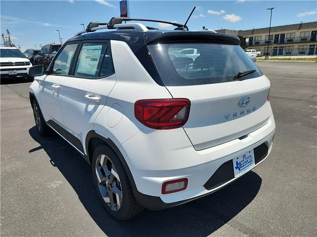 New 2026 Lunar White w/Black Roof Hyundai SEL image 3