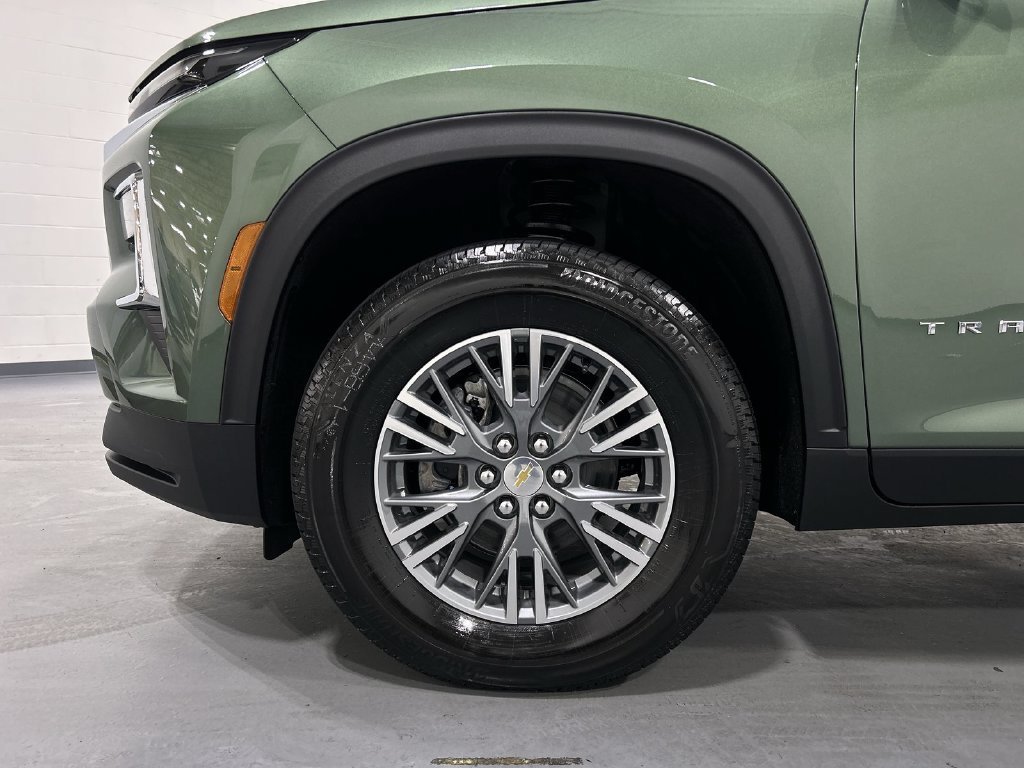 2027 Chevrolet Traverse LT - Photo 18