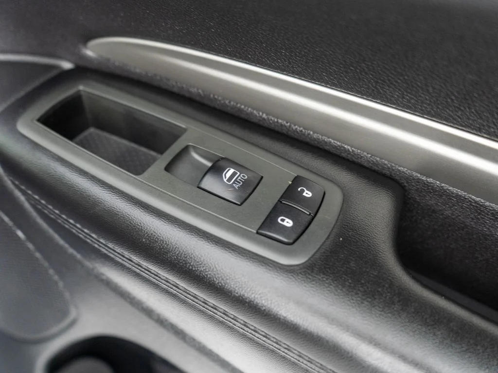Used 2013 Gray Dodge SXT image 9