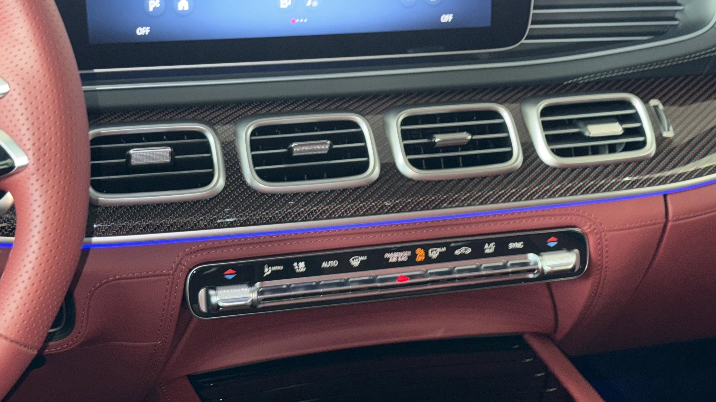 New 2026 MANUFAKTUR Signature Cirrus Silver Magno Mercedes-Benz AMG® GLS 63 image 32