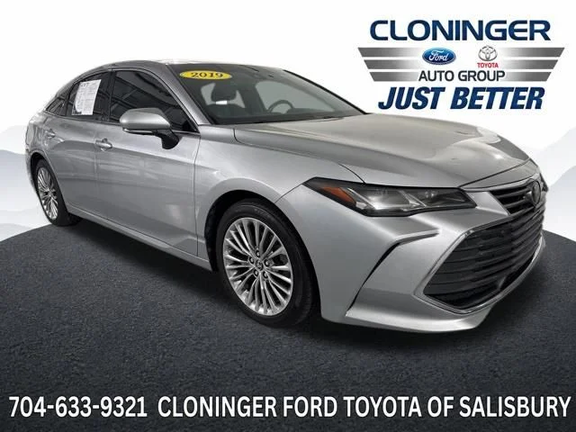 2019 Toyota Avalon Limited's photo