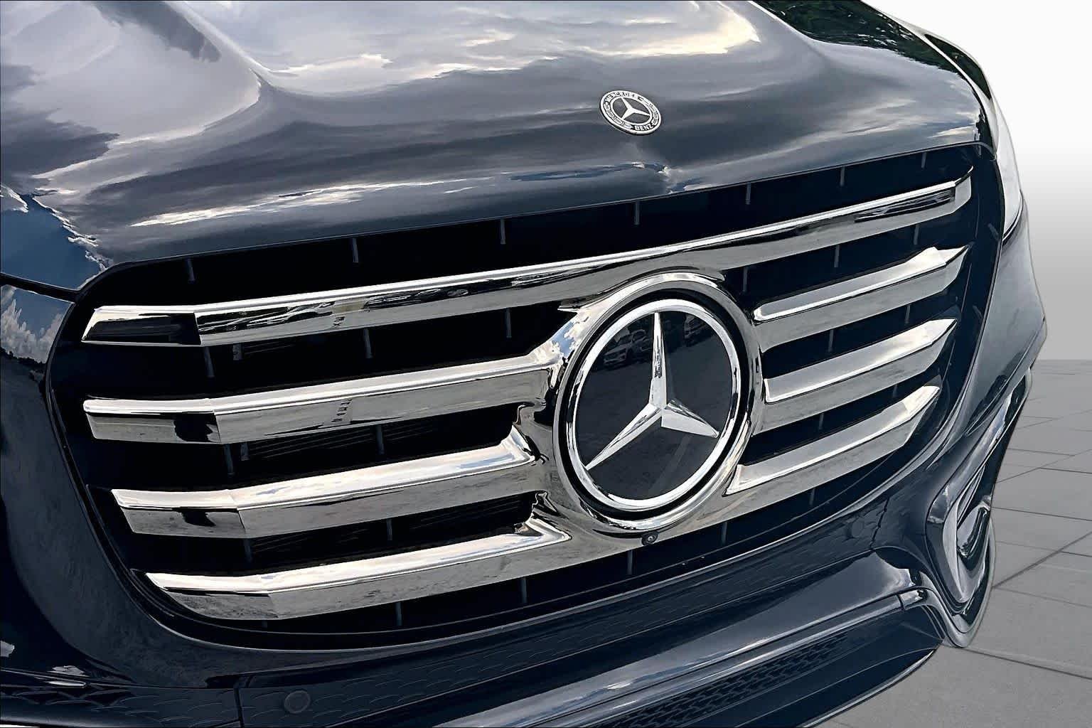 Used 2026 Obsidian Black Metallic Mercedes-Benz GLS 580 image 30