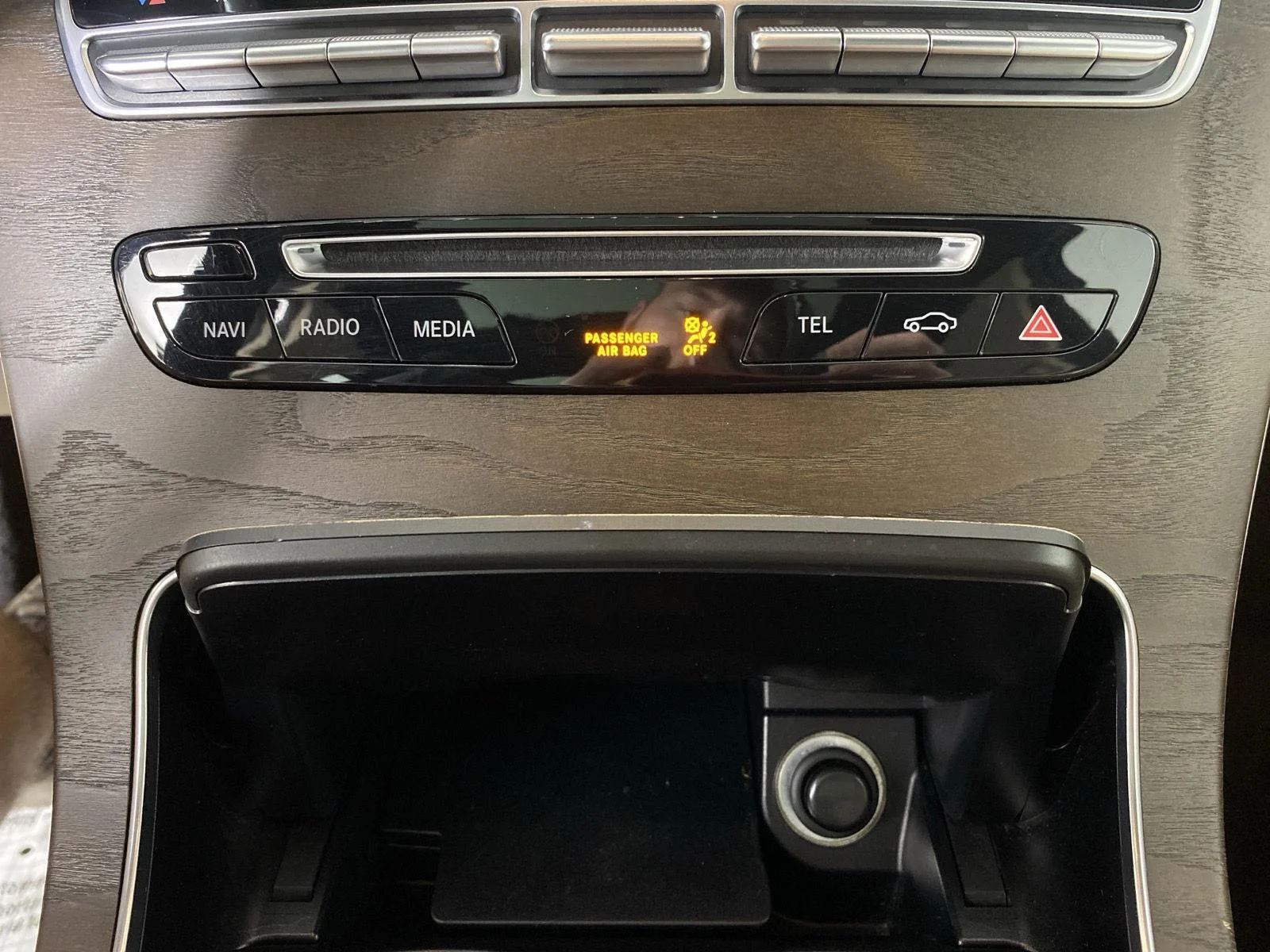 Used 2018 Obsidian Black Metallic Mercedes-Benz GLC 300 image 27