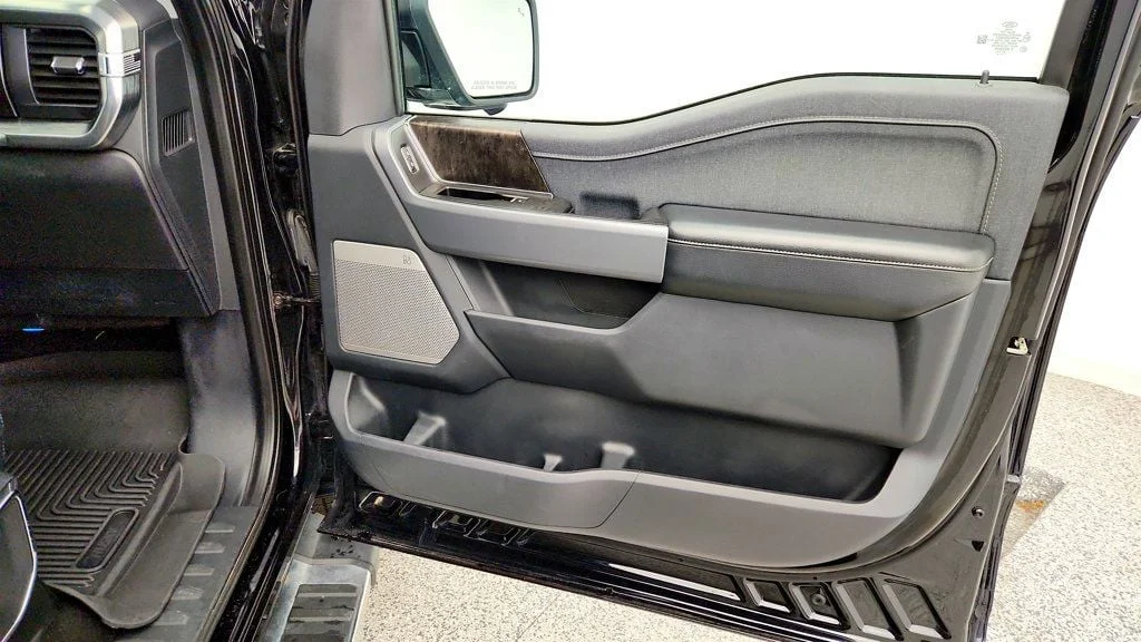 Used 2022 Agate Black Metallic Ford LARIAT 4WD SuperCrew 5.5