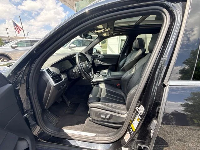 Used 2021 Jet Black BMW xDrive40i image 10
