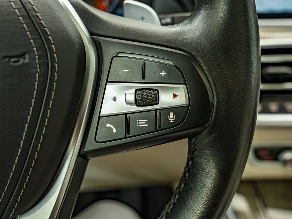 Used 2019 Arctic Gray Metallic BMW xDrive40i image 22