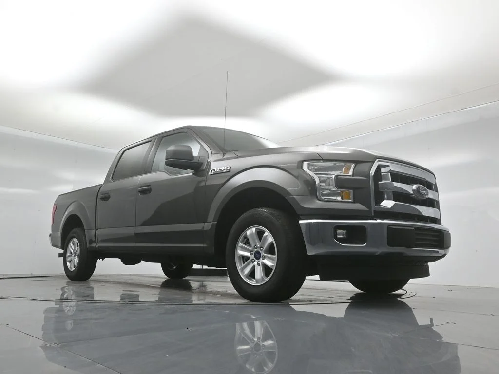 Used 2017 Gray Ford XLT image 39