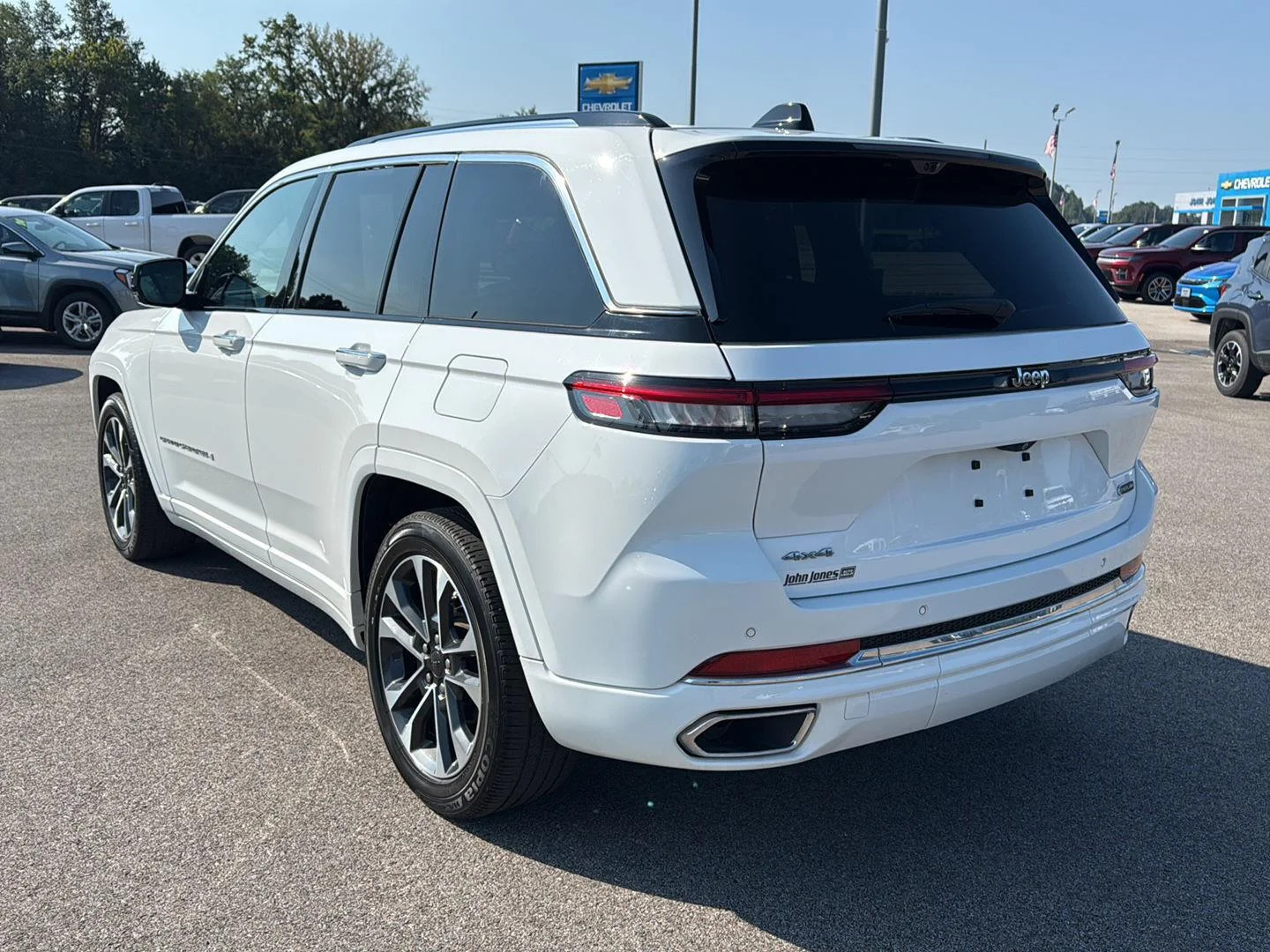 Used 2023 Diamond Black Crystal Pearlcoat Jeep Overland image 20