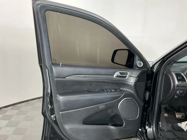 Used 2017 Diamond Black Crystal Pearlcoat Jeep SRT image 12