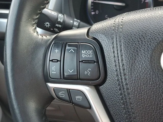 Used 2016 Blue Toyota XLE V6 image 21
