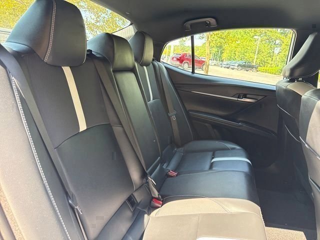 Used 2025 Ice Toyota SE image 81