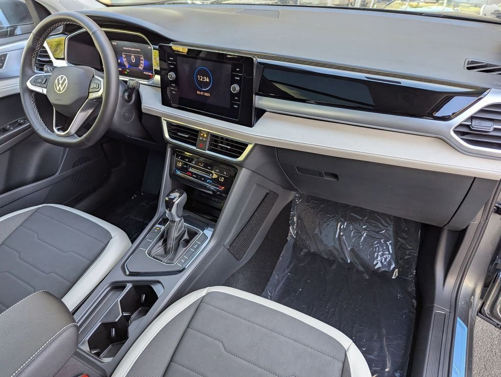 2025 Volkswagen Taos SE - Photo 22