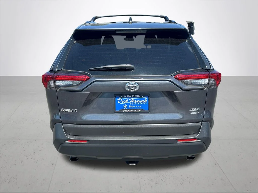 Used 2019 Gray Toyota XLE Premium image 8
