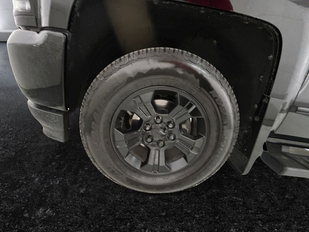 Used 2018  Chevrolet LTZ image 27
