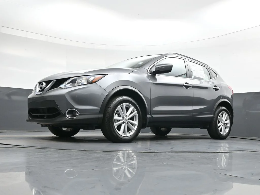 Used 2017 Gray Nissan SV image 37