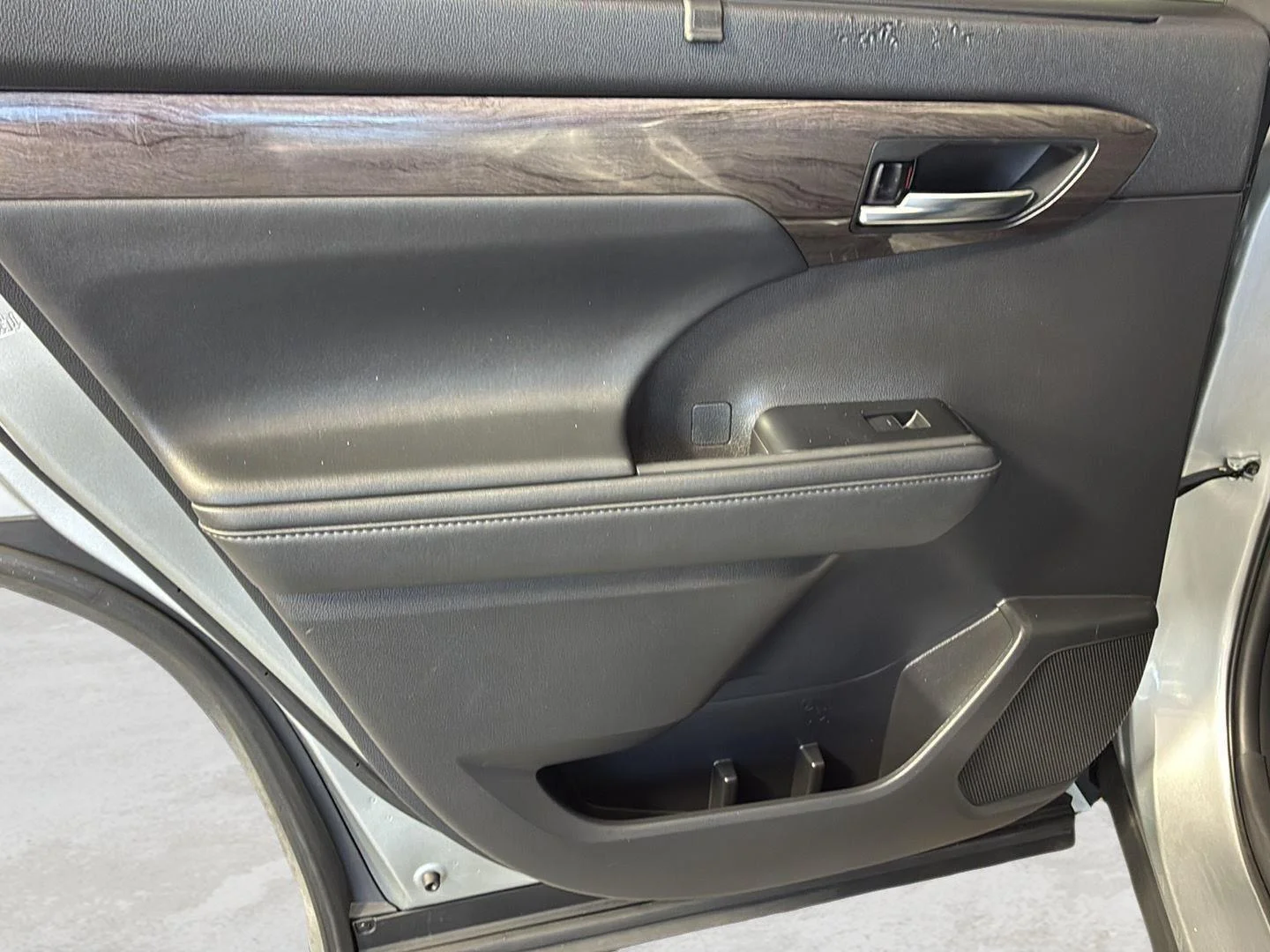 Used 2022 Celestial Silver Metallic Toyota Platinum image 24