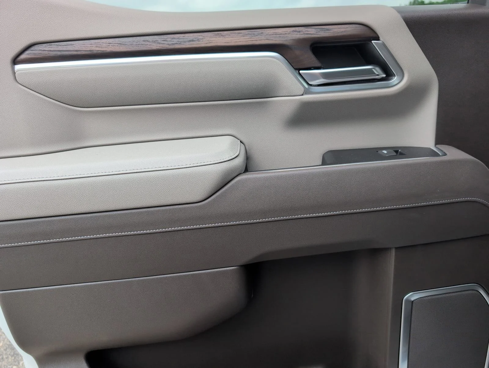New 2026 Summit White GMC SLT image 33