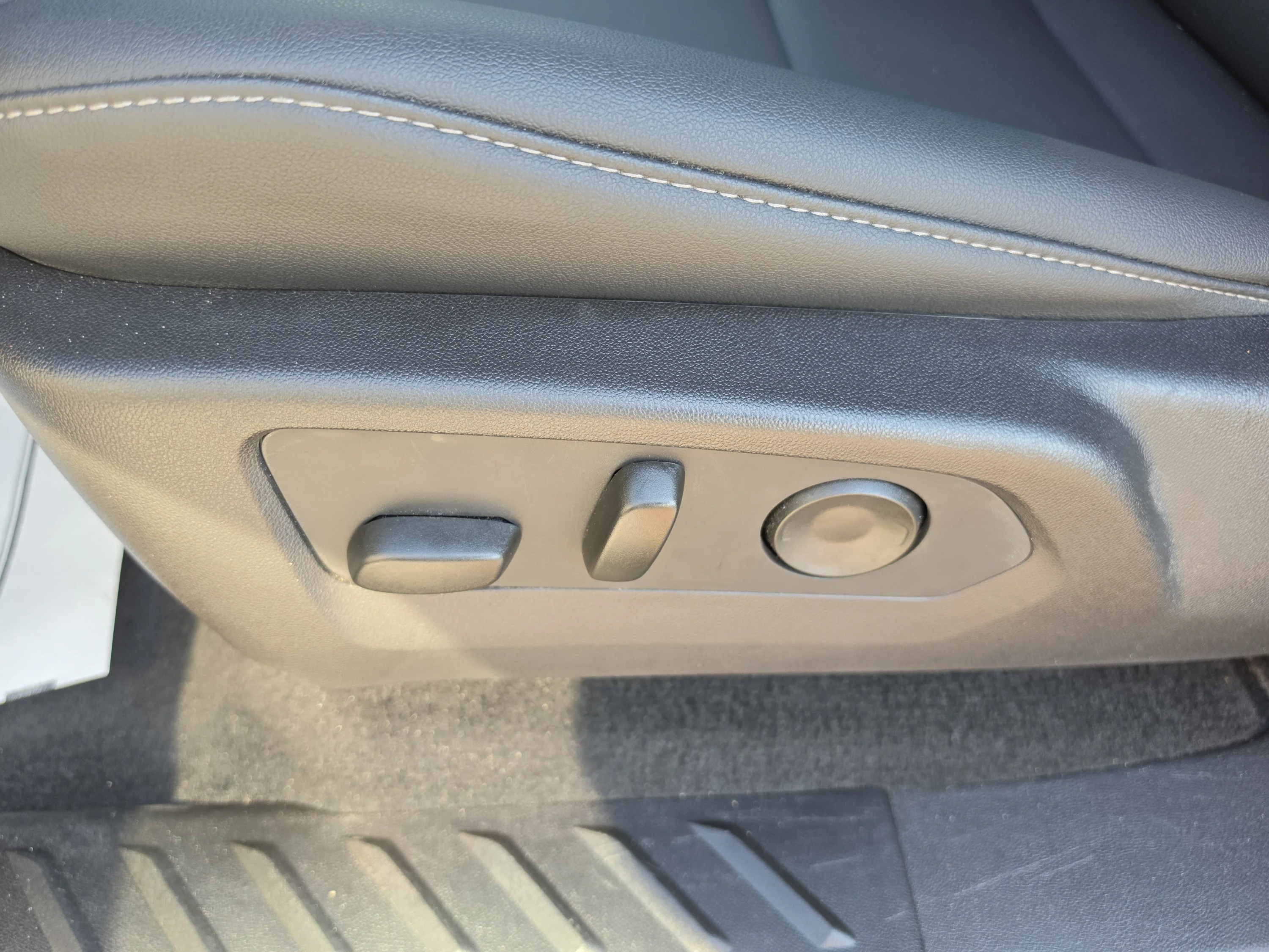 Used 2026 Sterling Gray Metallic Chevrolet 2WD LT image 25
