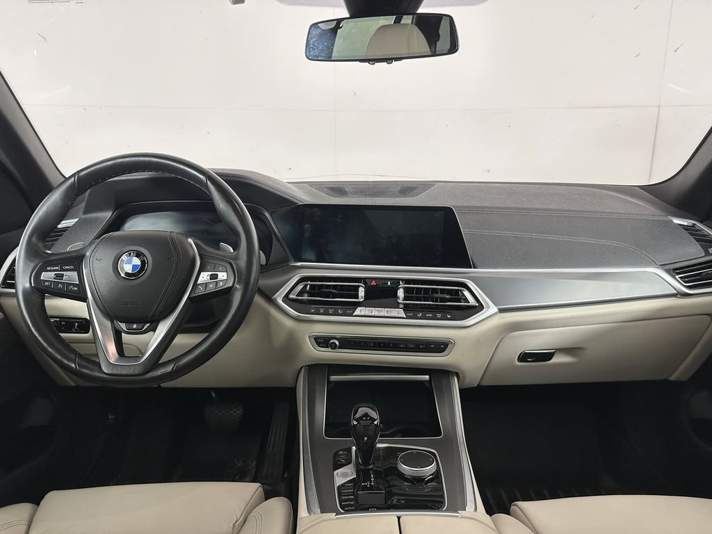 Used 2021 White BMW xDrive40i image 9
