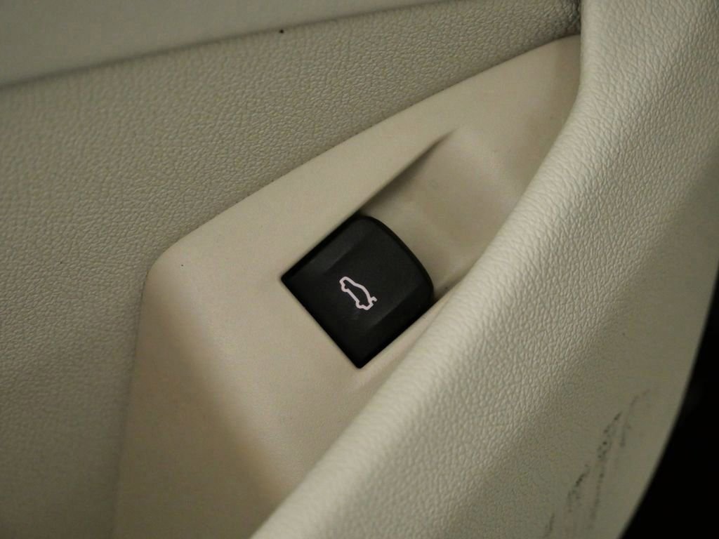Used 2026 Black Sapphire Metallic BMW 840i image 38