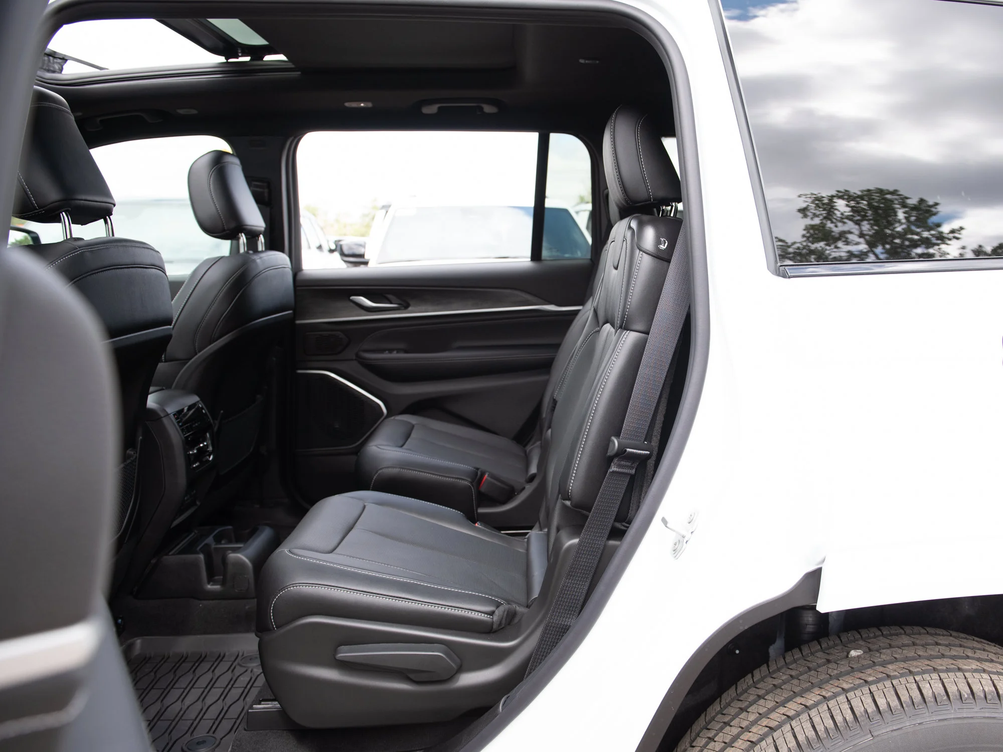 New 2026 White Jeep Limited Reserve* image 24