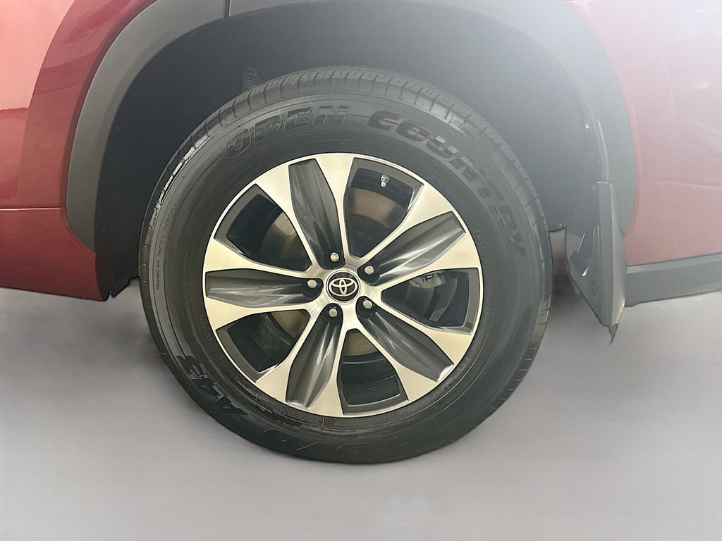 Used 2022 Ruby Flare Pearl Toyota XLE image 9