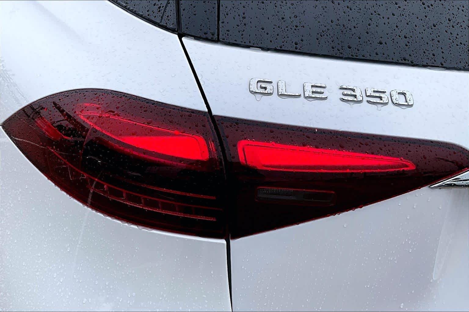 Used 2024 MANUFAKTUR Moonlight White Metallic Mercedes-Benz GLE 350 image 25