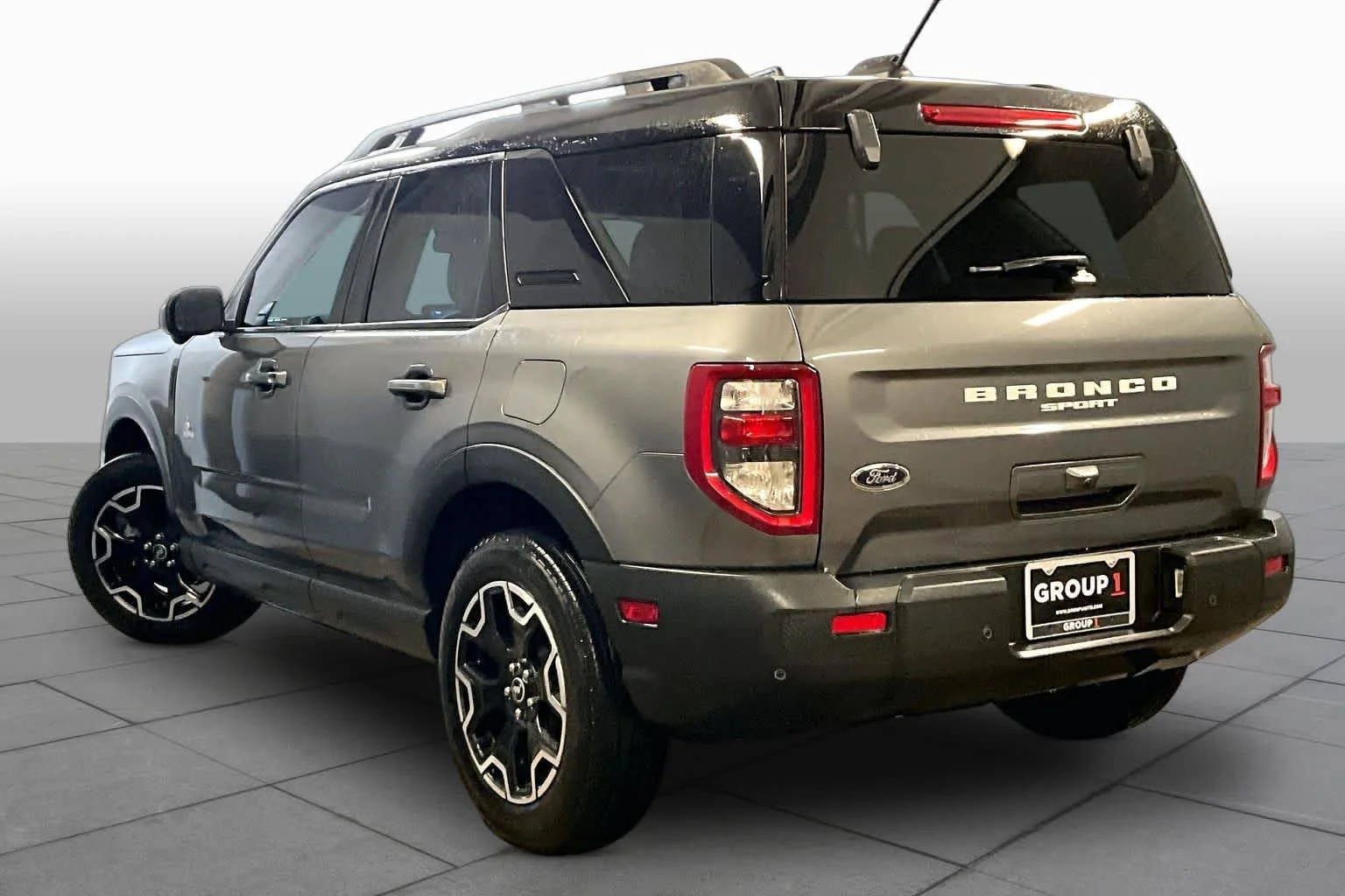 Used 2025 Carbonized Gray Ford Outer Banks image 11