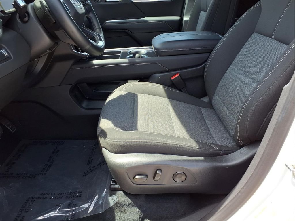 Used 2025 Summit White GMC Elevation image 21