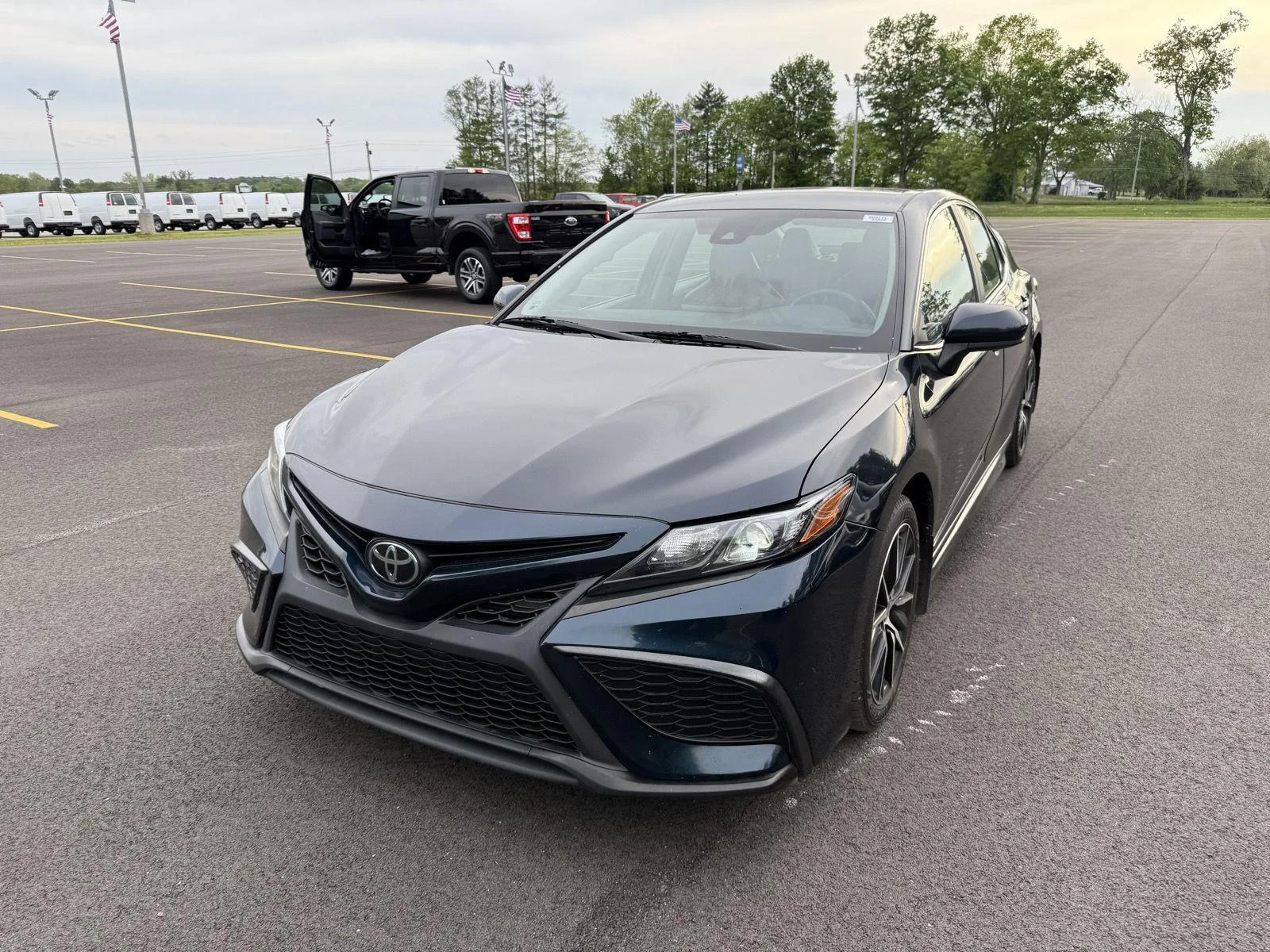 Used 2021 Toyota Camry SE with VIN 4T1G11AK9MU481913 for sale in Salem, IN