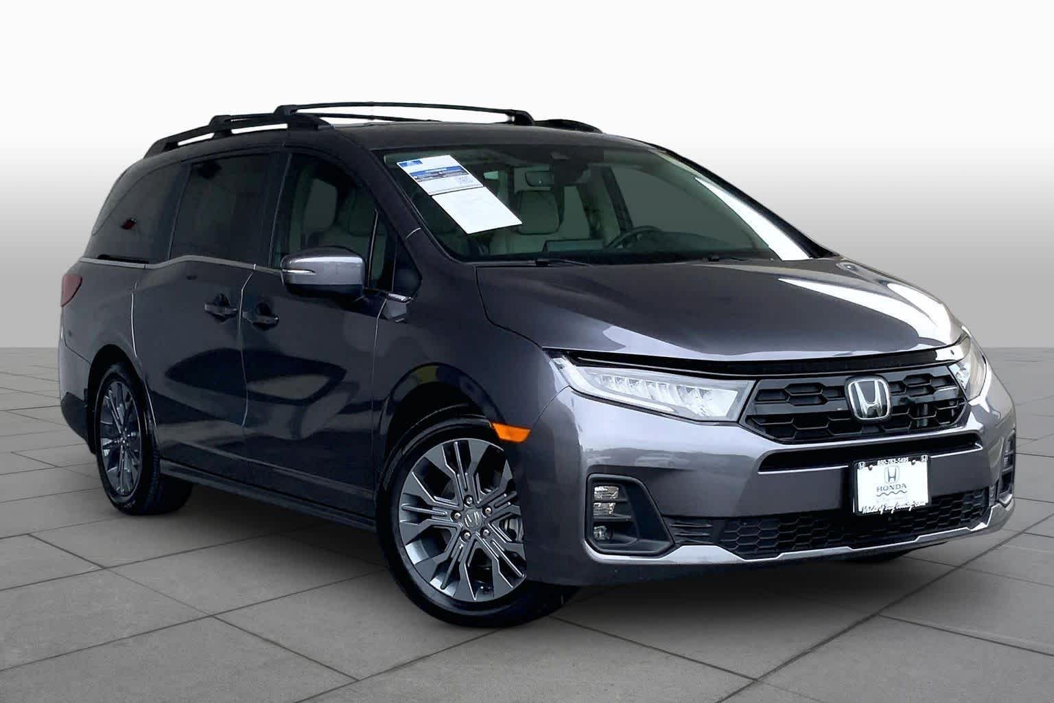 Used 2025 Modern Steel Metallic Honda Touring image 3