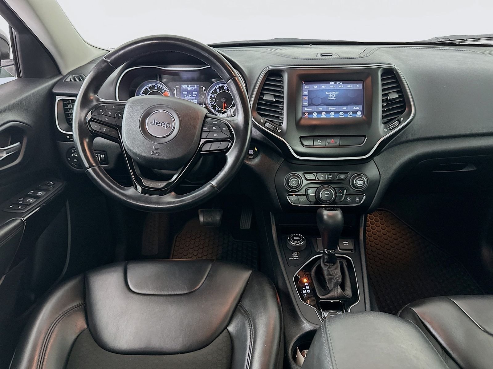 Used 2020 Diamond Black Crystal Pearlcoat Jeep Latitude Plus image 21