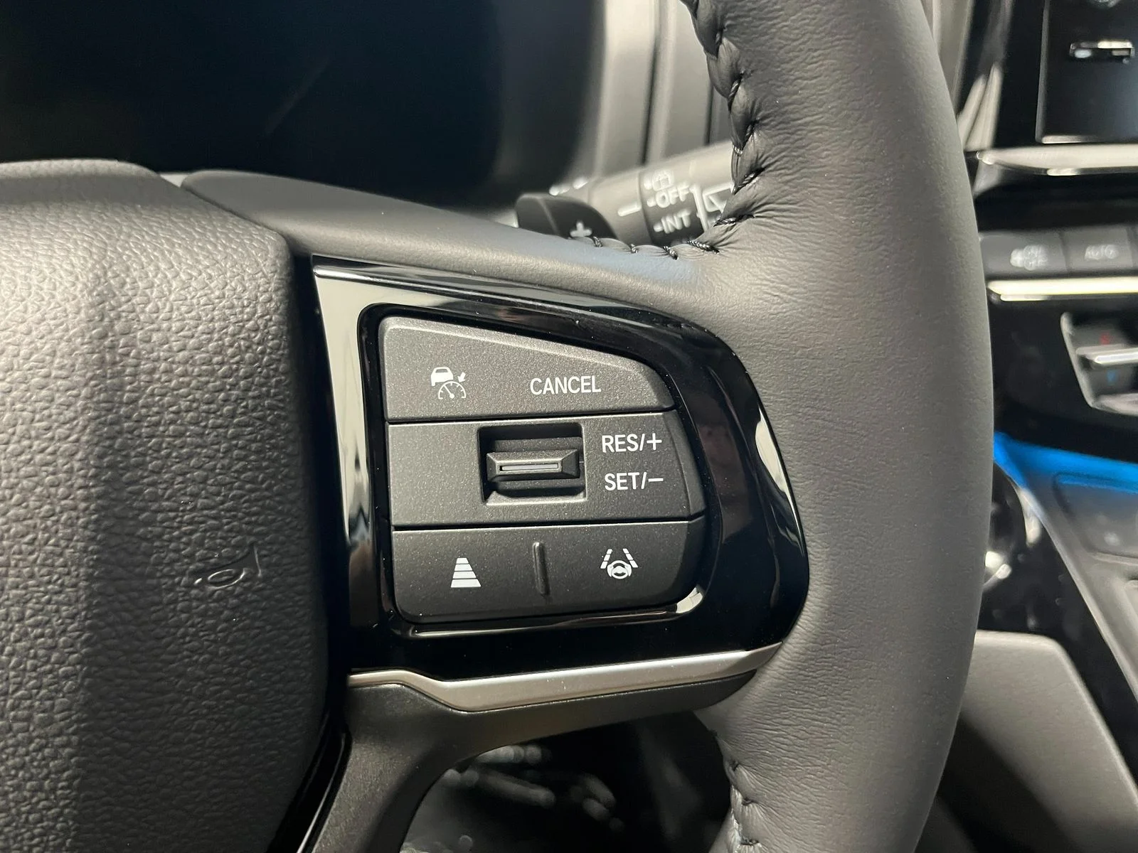 New 2026 Platinum White Pearl Honda Touring image 17