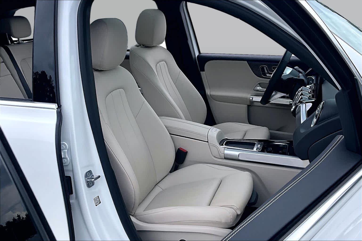 Certified Used 2025 Polar White Mercedes-Benz GLB 250 image 9