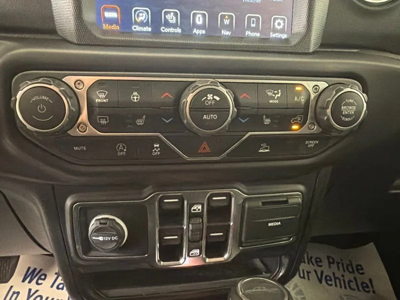 Used 2022 Silver Jeep Overland image 22