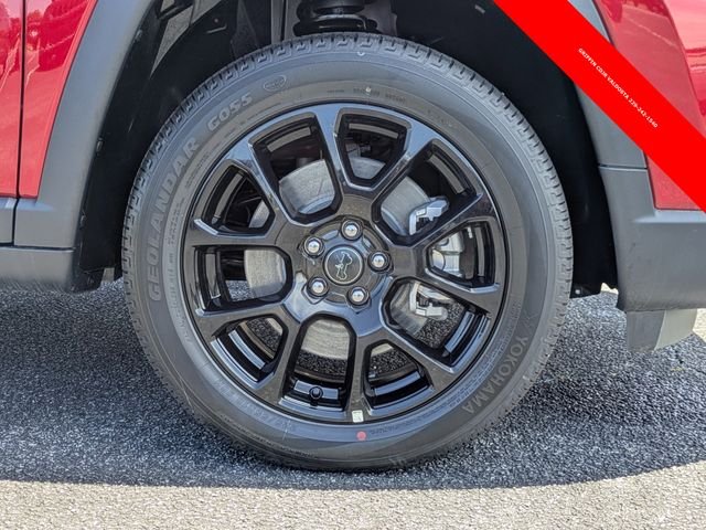 Used 2025 Red Jeep Latitude image 10
