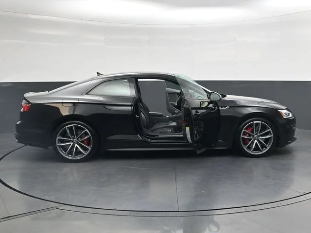 Used 2018 Black Audi 3.0T Premium Plus image 38