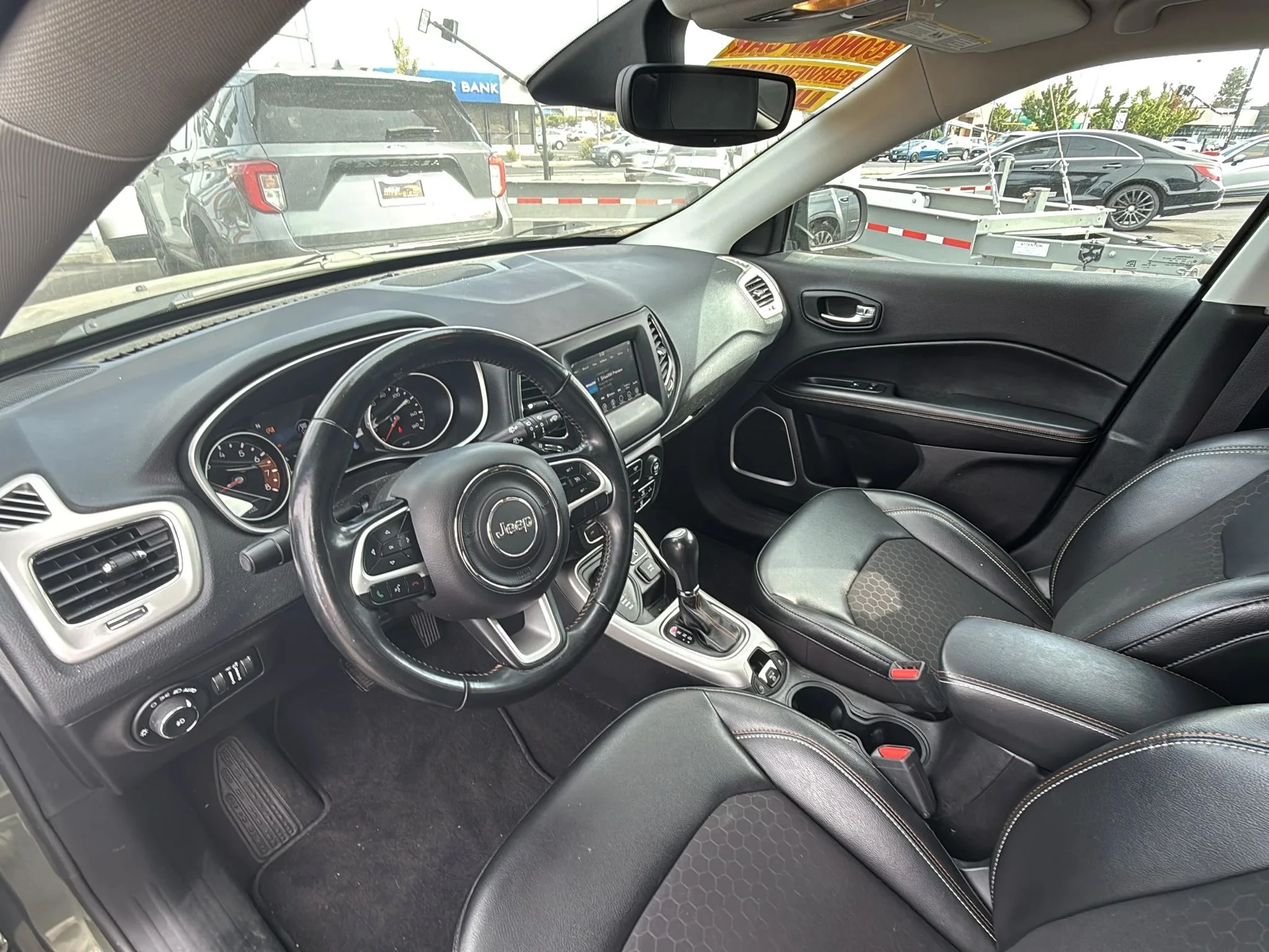 Used 2020 Olive Green Pearlcoat Jeep Latitude image 12