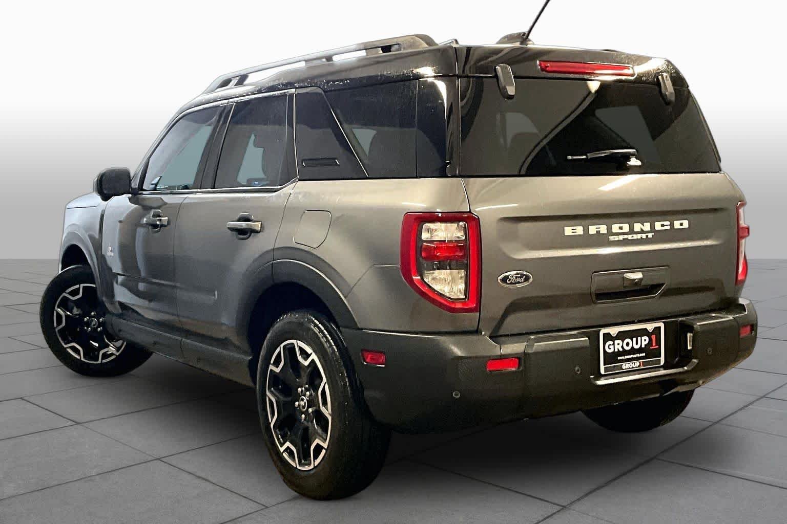 Used 2025 Carbonized Gray Ford Outer Banks image 10