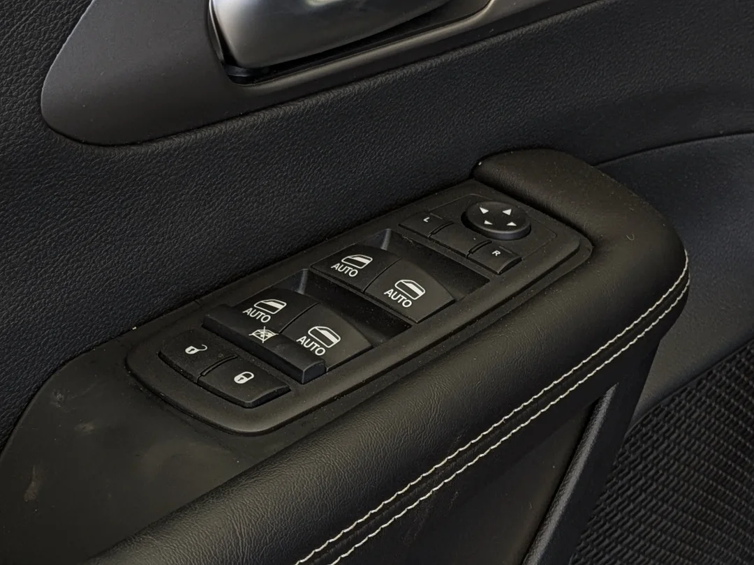 New 2027 Black Chrysler Select - - AWD - Safety Sphere Pkg - Stow n Go Seating - Heated Seats - Remote Start & More! image 12