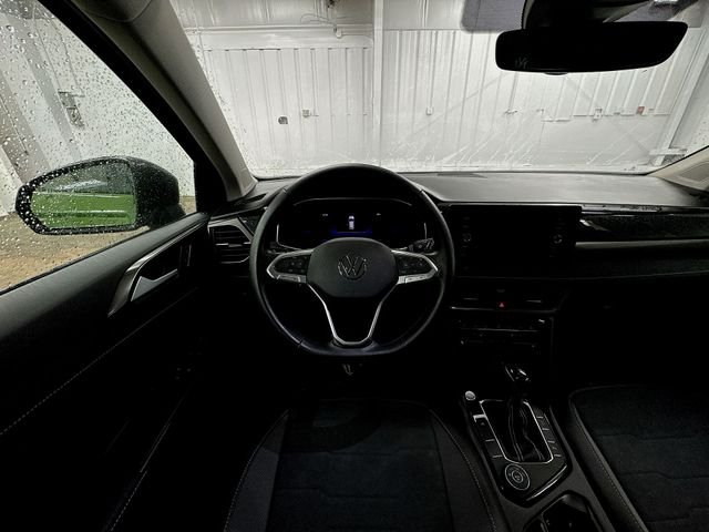 Used 2025  Volkswagen 1.5T SE Black image 11