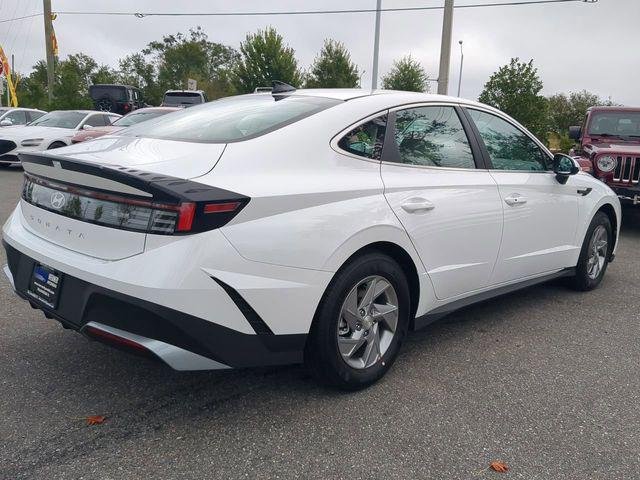 New 2026 White Hyundai SE image 5