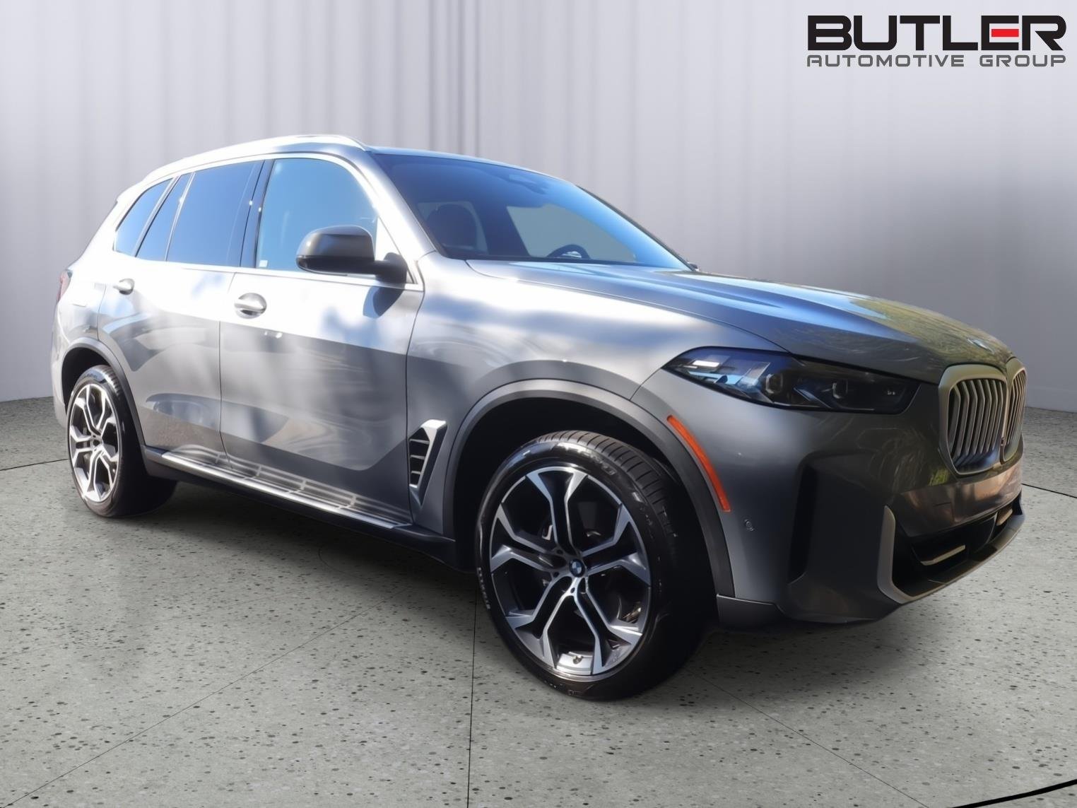 Used 2026 Skyscraper Grey Metallic BMW sDrive40i image 8